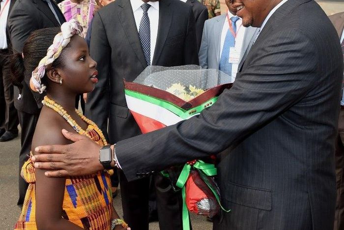 ___4766845___https:______static.pulse.com.gh___webservice___escenic___binary___4766845___2016___3___5___21___A+young+girl+in+traditional+clothing+presents+a+bouquet+of+flowers+to+President+Uhuru+Kenyetta+with+VP+Amissah-Arthur+looking+on