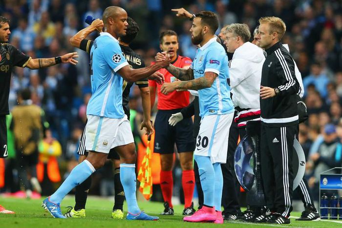 ___4527125___https:______static.pulse.com.gh___webservice___escenic___binary___4527125___2016___1___6___13___kompany-otamendi-cropped_1rlxccucumv8q17eiu46c4qf0z_1