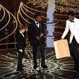 Ghanaian actor uses step stool to present Oscar award
