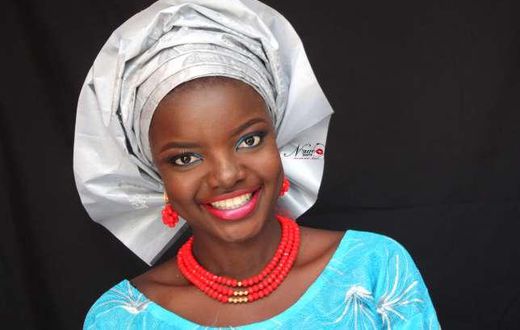Beauty blogger and makeup artist Yemisi Seriki wearing her pleated gele fab