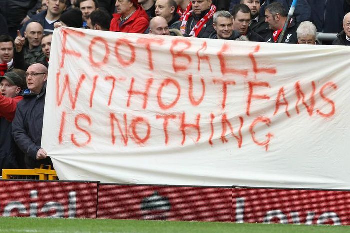 ___4668041___https:______static.pulse.com.gh___webservice___escenic___binary___4668041___2016___2___10___6___liverpoolfansprotest-cropped_1vb158nwig3z51a8g5mdwd9mws