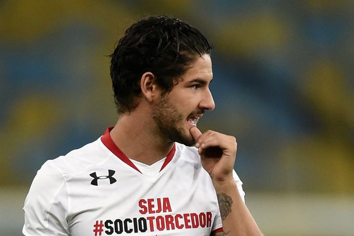 ___4624186___https:______static.pulse.com.gh___webservice___escenic___binary___4624186___2016___1___30___4___alexandrepato-cropped_h88a0ff0jw2q148kdpmpqu8mp_2