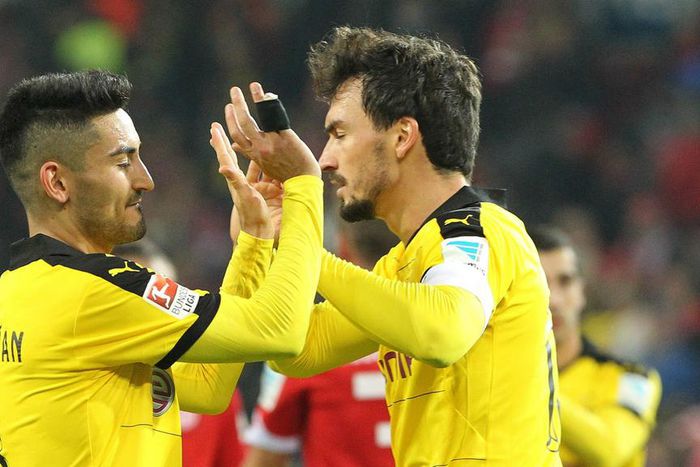 ___4554839___https:______static.pulse.com.gh___webservice___escenic___binary___4554839___2016___1___13___18___gundogan-hummels-cropped_tska6b7ovm0d1c0dxzyzxynjb