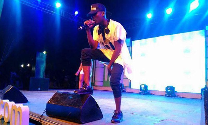 Mr Eazi performing