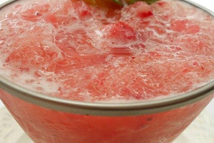 Strawberry-orange juice smoothie