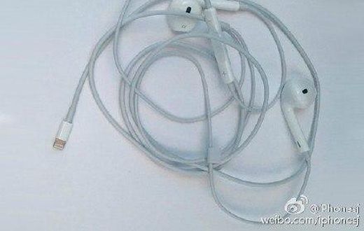 Leaked image of Apple EarPod with Lighning connector