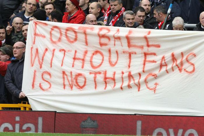___4679799___https:______static.pulse.com.gh___webservice___escenic___binary___4679799___2016___2___12___18___liverpool-fans-protest_1fbs91mozasma15siot9irn4by