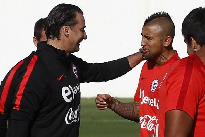 ___4851317___https:______static.pulse.com.gh___webservice___escenic___binary___4851317___2016___3___27___17___juan-antonio-pizzi-arturo-vidal-chile_n6if4esi7uvx1ceh1h92vd4yi_2