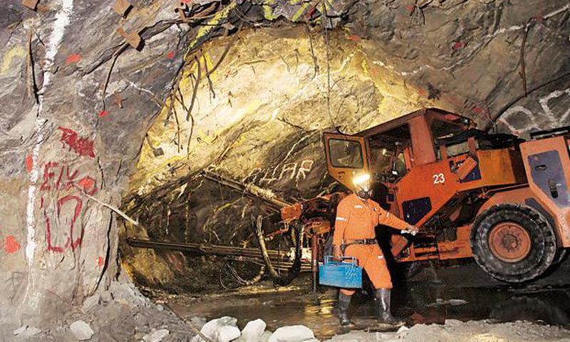 Underground mining of AGA
