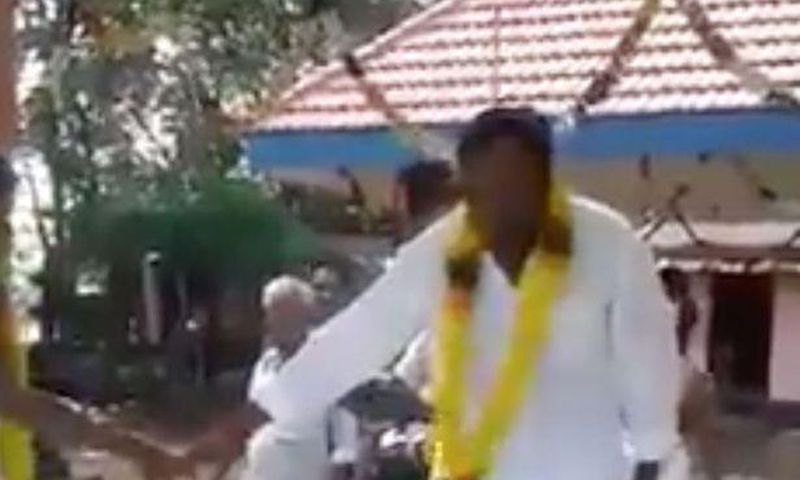 ___4550429___https:______static.pulse.com.gh___webservice___escenic___binary___4550429___2016___1___12___16___Bridegrooms-veshti-skirt-falls-down-during-wedding