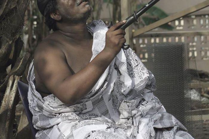 Ntakra becomes broke old man in “Obra” music video