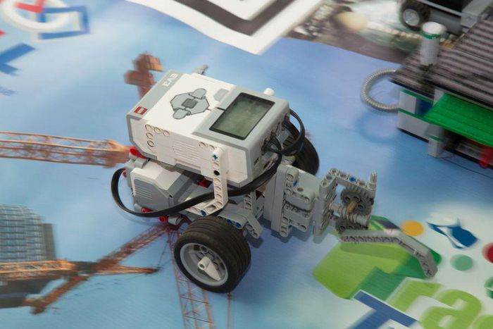 ___4680594___https:______static.pulse.com.gh___webservice___escenic___binary___4680594___2016___2___12___17___A+programmed+robot+moves+across+the+playing+area+to+collect+garbage