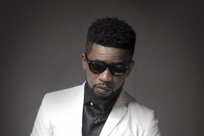 Bisa Kdei in white suit