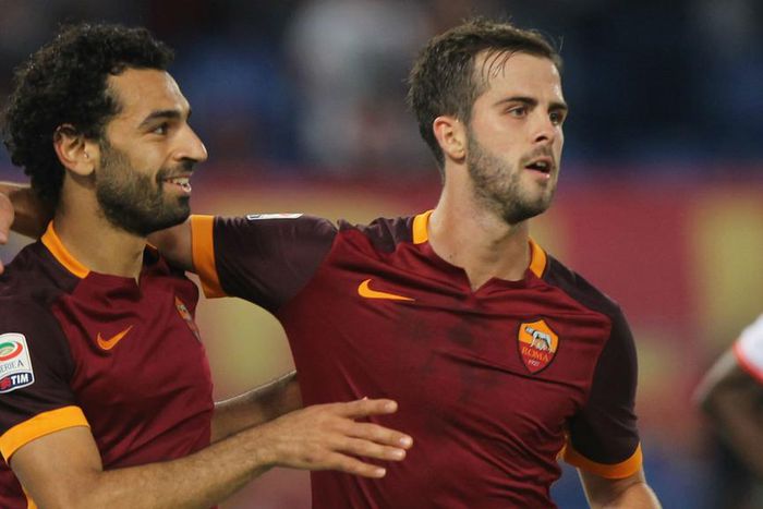 ___4893397___https:______static.pulse.com.gh___webservice___escenic___binary___4893397___2016___4___7___18___mohamed-salah-and-miralem-pjanic-roma-cropped_16r3sghyugwji1gt9ca2opxe38