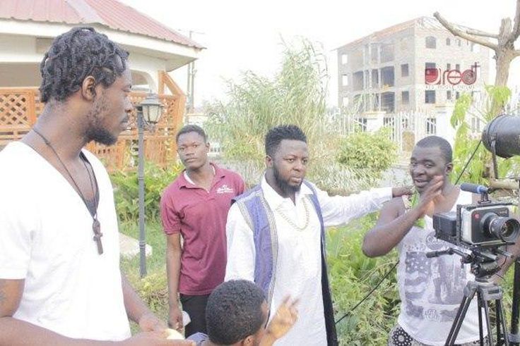 The rapper was spotted over the weekend on set in Koforidua, shooting with Ghana’s leading Music video director, Steve Gyamfi.
