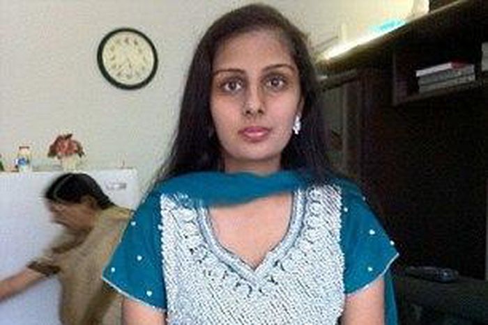 28-yr-old woman charged with murder for dumping her newborn baby girl in the trash