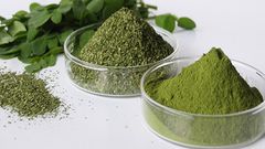 Moringa leaves and powder