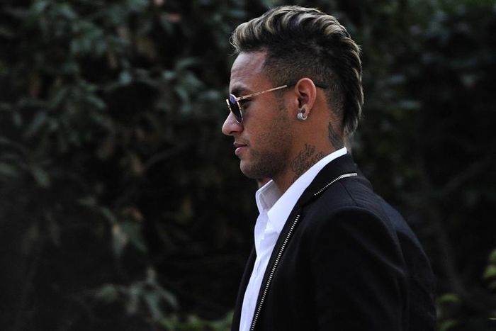 ___4638946___https:______static.pulse.com.gh___webservice___escenic___binary___4638946___2016___2___3___2___neymar-cropped_171137tqvwban1ail82771tzgt