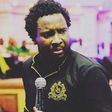Sonnie Badu with a microphone