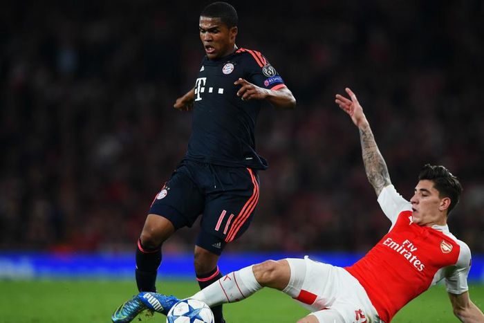 ___4610220___https:______static.pulse.com.gh___webservice___escenic___binary___4610220___2016___1___27___0___douglas-costa-hector-bellerin-cropped_1cxuftz8woobc15o9es075oupi_2