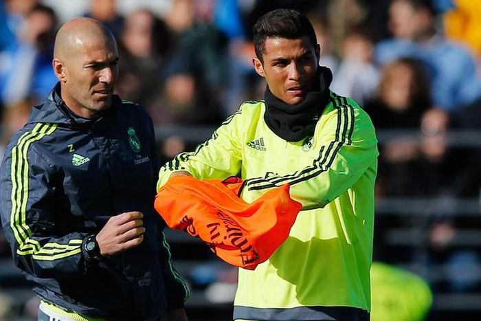 ___4654845___https:______static.pulse.com.gh___webservice___escenic___binary___4654845___2016___2___6___17___zidane-ronaldo-cropped_2mthvce3w6hf188ua89g9w2rl