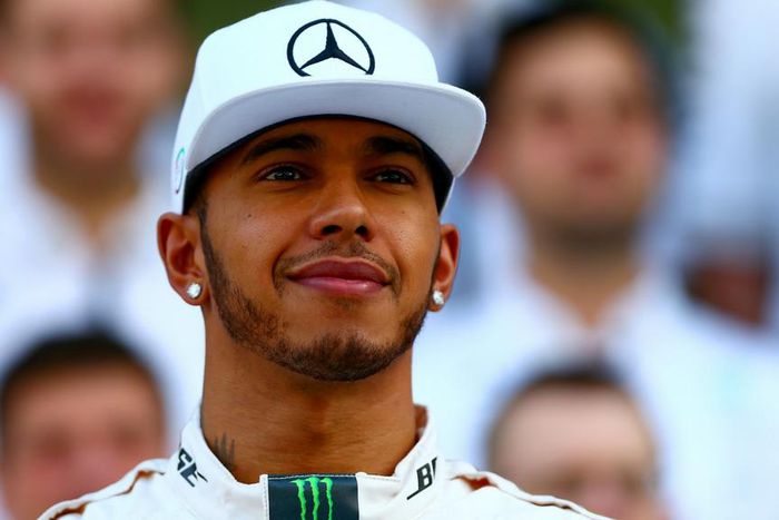 ___4541104___https:______static.pulse.com.gh___webservice___escenic___binary___4541104___2016___1___10___11___lewishamilton-cropped_vsh69z76ewhx11w1z93ths4d4