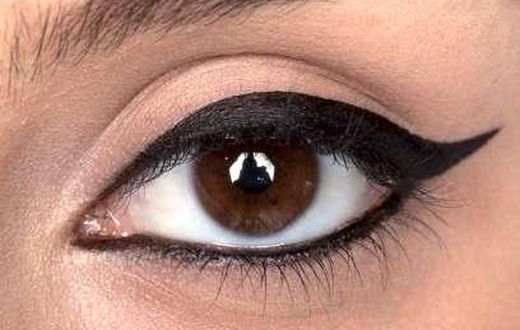 ___4541500___https:______static.pulse.com.gh___webservice___escenic___binary___4541500___2016___1___10___11___eyeliner