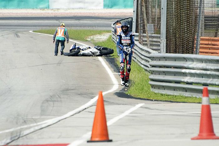 ___4637215___https:______static.pulse.com.gh___webservice___escenic___binary___4637215___2016___2___2___18___lorisbaz-cropped_sv80nudv0exd1cq6c6jj38lry