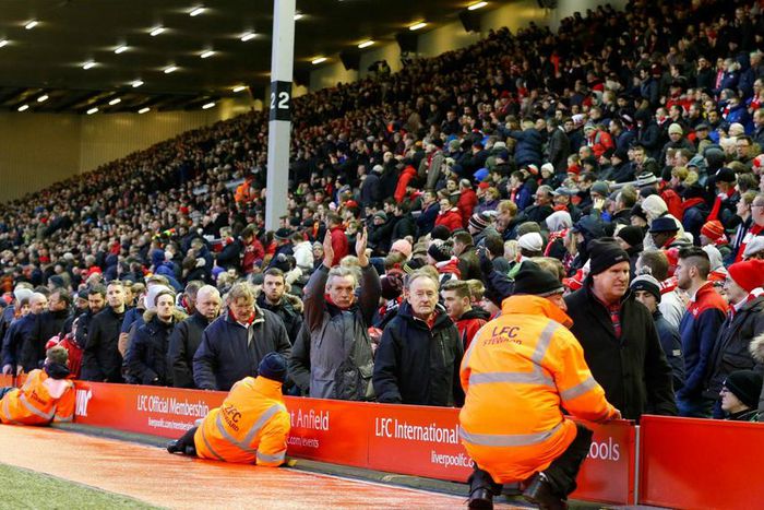 ___4672253___https:______static.pulse.com.gh___webservice___escenic___binary___4672253___2016___2___11___0___liverpool-fans-cropped_18vhizr4aaekw1c2nyawm7shl7_1