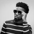 Bisa Kdei in spectacles
