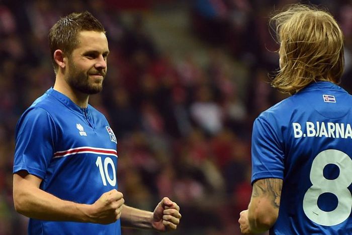 ___4623846___https:______static.pulse.com.gh___webservice___escenic___binary___4623846___2016___1___30___1___gylfi-sigurdsson-and-birkir-bjarnason-cropped_6o5aomadgiwa1qw46dr595nvl
