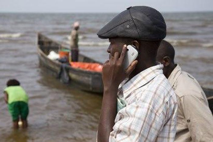___4697313___https:______static.pulse.com.gh___webservice___escenic___binary___4697313___2016___2___17___12___Africa-mobile-phone-boat-007