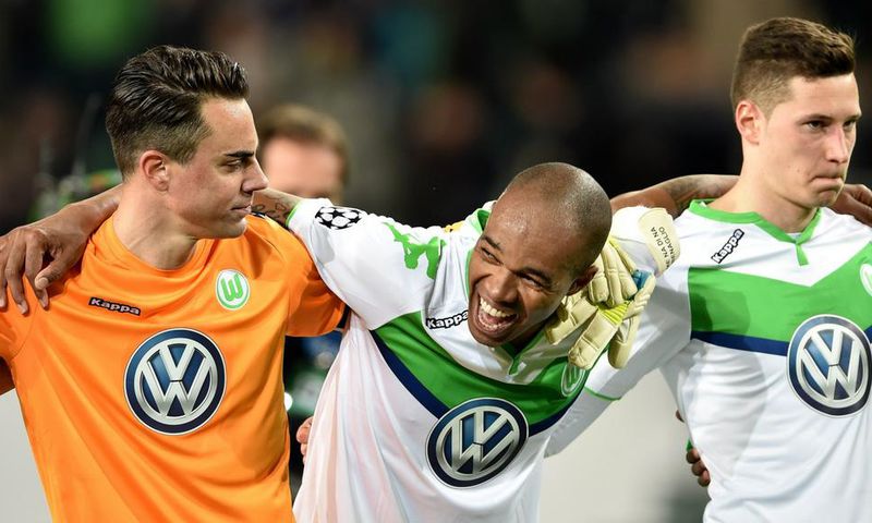 ___4890101___https:______static.pulse.com.gh___webservice___escenic___binary___4890101___2016___4___7___5___diego-benaglio-naldo-julian-draxler-cropped_dk4rb9h76j831dyqn4eqhye5c