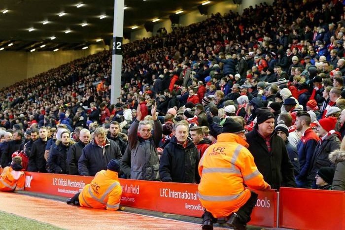 ___4655952___https:______static.pulse.com.gh___webservice___escenic___binary___4655952___2016___2___6___22___anfield-protests-cropped_1gpq1wvyzxo8b14y7y9xivfkk6