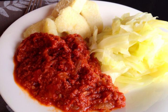 Corned beef stew and boiled yam