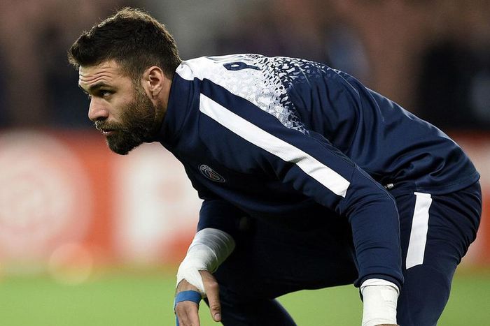 ___4675032___https:______static.pulse.com.gh___webservice___escenic___binary___4675032___2016___2___11___16___salvatore-sirigu-cropped_yj0jcgui79y81d0yevzl8gg80_2