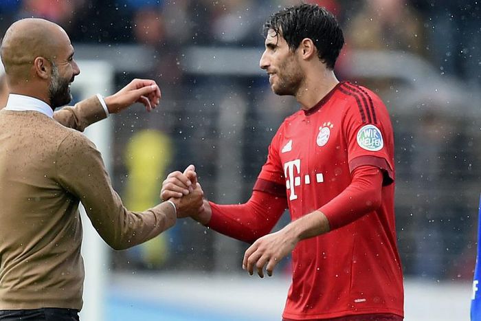 ___4562599___https:______static.pulse.com.gh___webservice___escenic___binary___4562599___2016___1___15___14___pep-guardiola-javi-martinez-cropped_acm02ee3wegc1o76mceng5g07