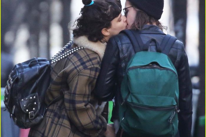Kristen Stewart kisses girlfriend, Soko in Paris