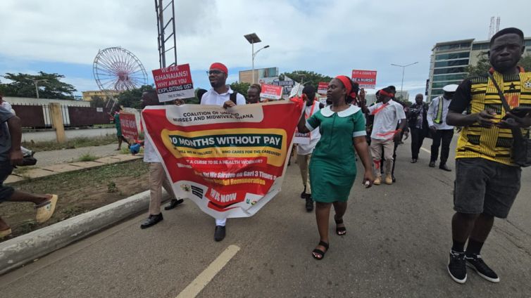 Junior doctors threaten nationwide strike over 10–14 month salary arrears
