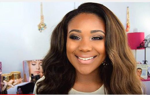 Beauty blogger Rose Kimberly shares nude lipstick look