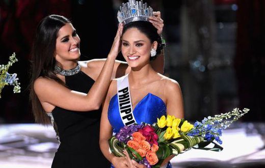 The Filipina beauty queen was then crowned Miss Universe 2015