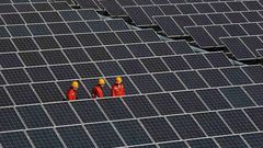 ___4450193___https:______static.pulse.com.gh___webservice___escenic___binary___4450193___2015___12___10___17___949617_1_11-23-china-solar-power_standard