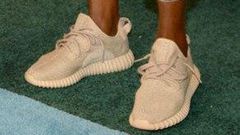 Kanye wearing Beige Yeezy Boost 350 at MTV VMAs