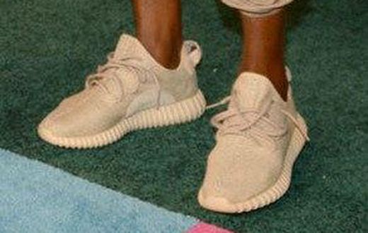Kanye wearing Beige Yeezy Boost 350 at MTV VMAs