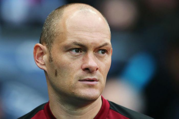 ___4498752___https:______static.pulse.com.gh___webservice___escenic___binary___4498752___2015___12___27___0___alexneil-cropped_1cn0tyn1ykotc17wrkzm0lm02o