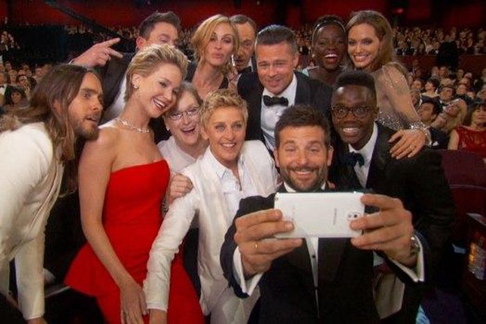 3 record-breaking selfies of all time