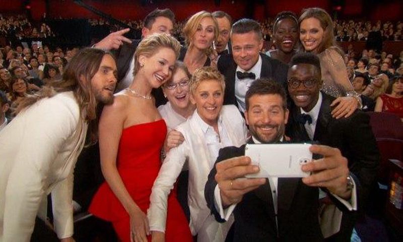 3 record-breaking selfies of all time