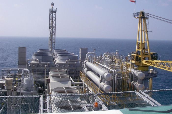 ___4454243___https:______static.pulse.com.gh___webservice___escenic___binary___4454243___2015___12___11___18___offshore-oil-rig1