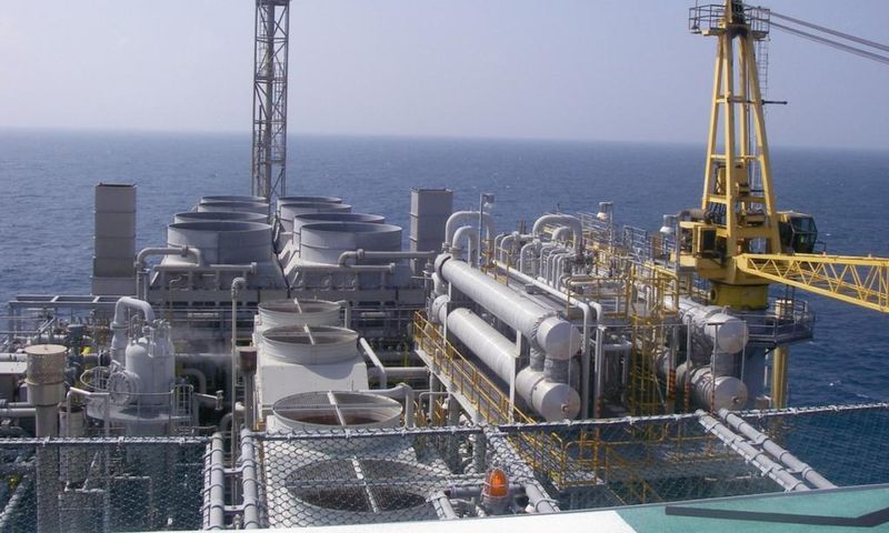 ___4454243___https:______static.pulse.com.gh___webservice___escenic___binary___4454243___2015___12___11___18___offshore-oil-rig1