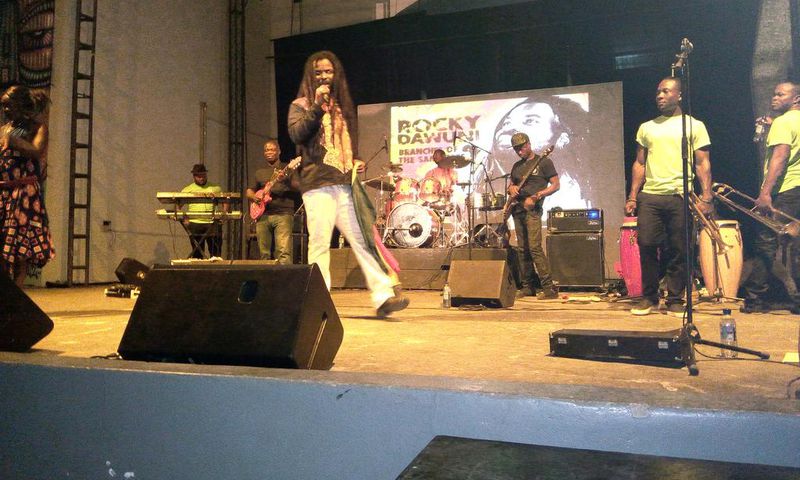 Rocky Dawuni on stage